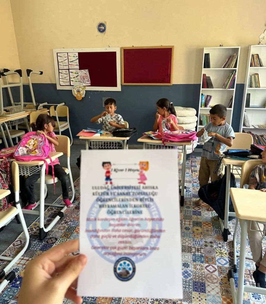 Uludağ Üniversitesi Öğrencilerinden ‘1 Kitap 1 Hayâl’ projesi