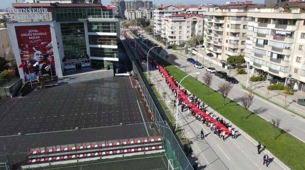 Geleneksel 400 metrelik Türk Bayrağı yürüyüşü