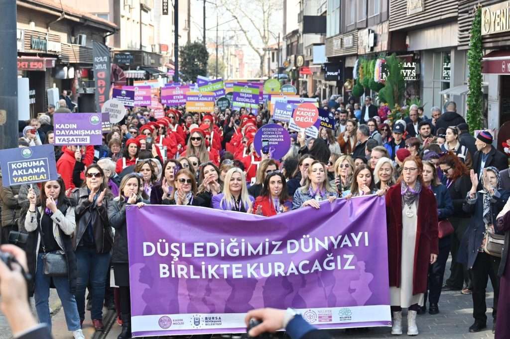 Kadınlar, düşledikleri dünyayı birlikte kurmak için yürüdü